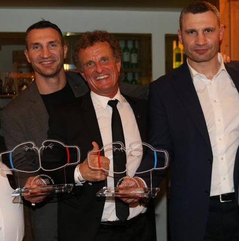 Klitschko's tweet photo. Thanks @BDBbox for the lifetime-achievement award for Vitaly and me during the 70th BDB anniversary and thanks for 70 years of boxing for fans and athletes. Up for the next decades to come! #happybirthday #bdb #boxing #thanks #lifetimeachievement https://t.co/kF1kHV0py6