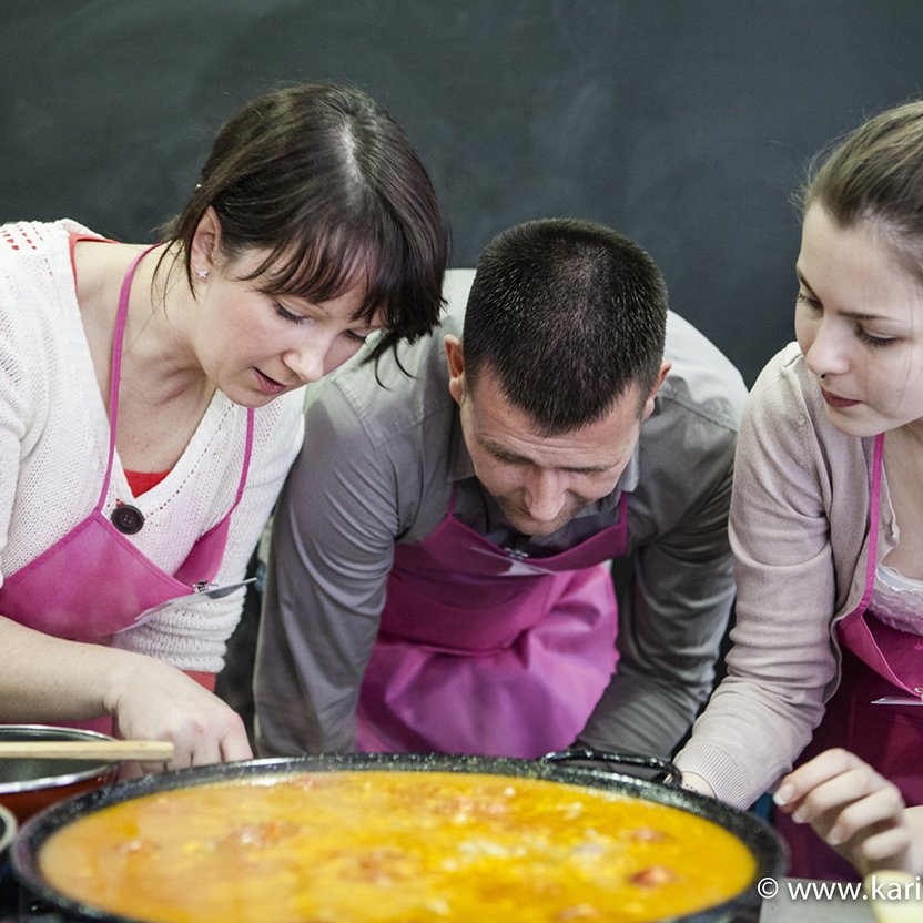 OciodeLujo's tweet photo. En https://t.co/CY4QcgZkDp queremos siempre ofreceros las mejores experiencias de Andalucía.

¿Quieres aprender a cocinar recetas típicas de Andalucía en un ambiente muy divertido y profesional?

https://t.co/5FQbdu9ZJg

#ociodelujo #andalucia #Cooking https://t.co/paEMMXvI6z