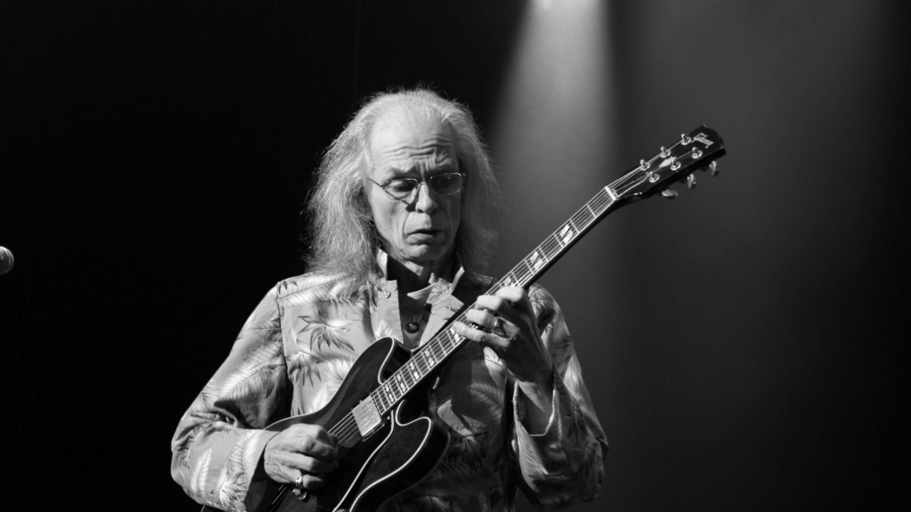 Happy birthday to Steve Howe, who is 72 today! 