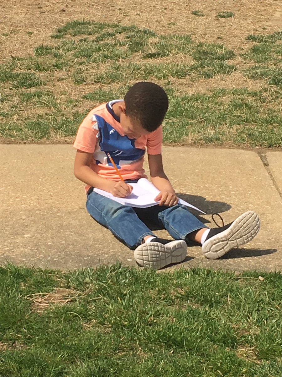 MrsLewisPLV's tweet photo. It is such a lovely spring day! 🌷 We were able to do our round of Daily 5 outside this afternoon! #Daily5 @KristinaKochi @PLVBears https://t.co/6Sfz5TUugM