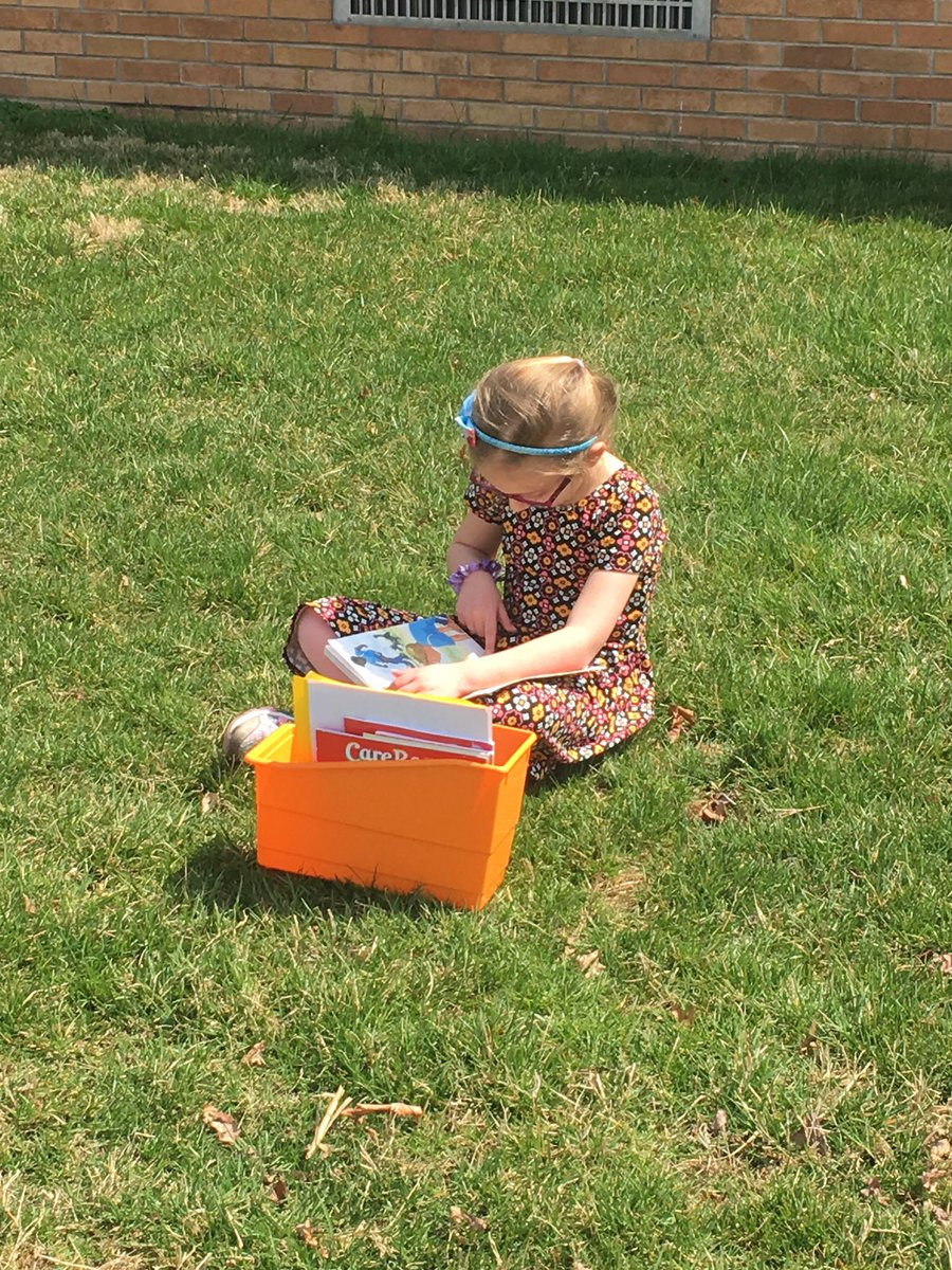 MrsLewisPLV's tweet photo. It is such a lovely spring day! 🌷 We were able to do our round of Daily 5 outside this afternoon! #Daily5 @KristinaKochi @PLVBears https://t.co/6Sfz5TUugM