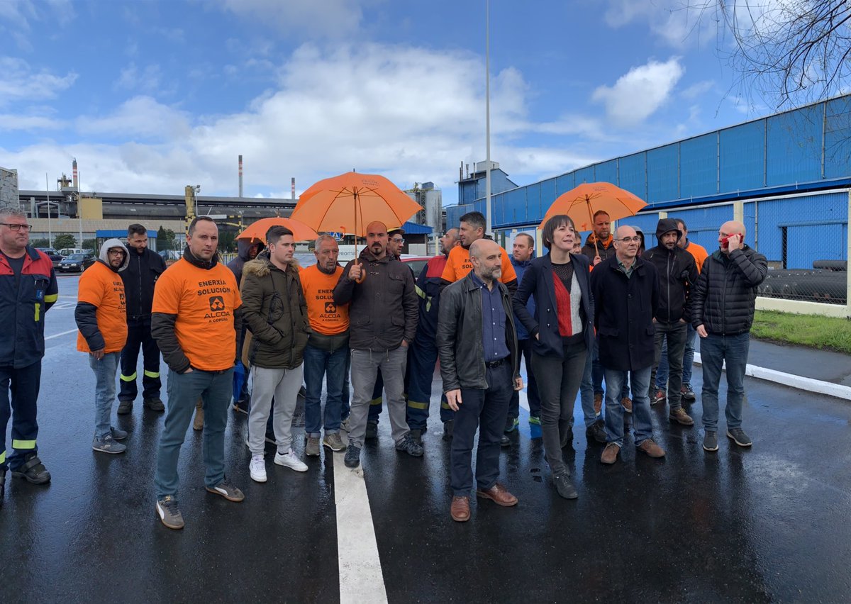 RebelinAluminio's tweet photo. @noaourense @anaponton Recibide o noso apoio dende #Alcoa #Coruña e dende @RebelinAluminio no que poidamos apoiar dadeo por feito.!!FORZA E UNIÓN!! #AloitaEESeraOUnicoCamiño #NonADeslocalizacion #Unitono #Ourense @Yolanda_Diaz_ @Pam_Angela_ @NonPecha @obloque @EnComun_Gal @BNGOUrense @EUOurense https://t.co/tTW8YddWPc