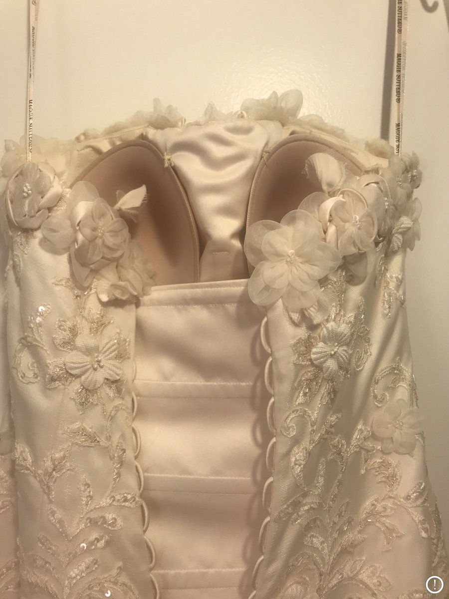 DebbieLopes's tweet photo. For sale: Maggie Sottero wedding dress
Style: Rhianna Royale
Size: 8
Condition: Used once, needs cleaning
Original price: $1,500
Sale price: $775
DM for more info https://t.co/11USBYsUYg