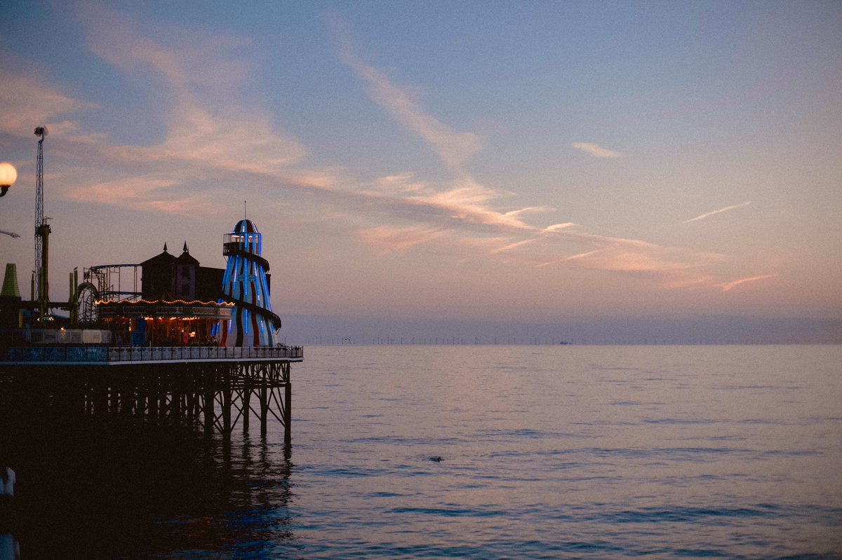 BUNAC_USA's tweet photo. Want to know the best way to spend the weekends during your internship in Britain? For a quick getaway filled with lots of culture, history, and good eats, we've got the lowdown on some of England’s best seaside destinations. 🇬🇧🌊  https://t.co/DLCS1YvPQQ https://t.co/4ipMdPwGMl