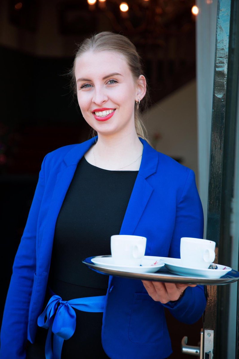 Een extra #bijzonder tintje geven aan uw #evenement, #feest, #beurs of #congres? Neem contact op met het allerleukste #hostessburo van Apeldoorn! deevenementassistent.nl