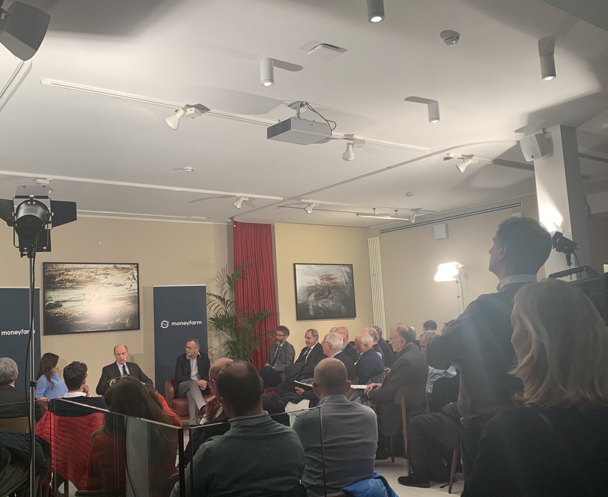 Si discute del futuro del settore bancario italiano con <a href="/corradopassera/">Corrado Passera</a> <a href="/galvi/">Paolo Galvani</a> <a href="/Linkiesta/">Linkiesta</a> <a href="/moneyfarmITA/">Moneyfarm Italia</a> <a href="/illimitybank/">illimity bank</a> 

È impossibile per una banca dare il meglio al cliente senza collaborare in partnership con Fintech.
<a href="/italia_fintech/">ItaliaFintech</a>