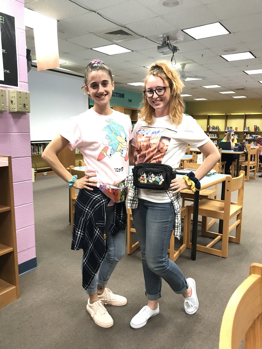 MsStewart_Teach's tweet image. Straight outta the 90’s @MissLeeinGrade3 #SELebrationWeek