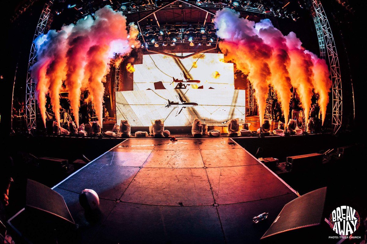 BreakawayFest's tweet photo. Our DM's are closed! Hope you liked the preview Michigan😉 Get ready to see your full #BreakawayMI lineup tomorrow!🙌 

Also, don't forget Michigan ticket prices will be increasing TONIGHT at 11:59PM, so get to https://t.co/cDb6FN8ses to pick yours up!🎟 https://t.co/NnqGzLMh5S