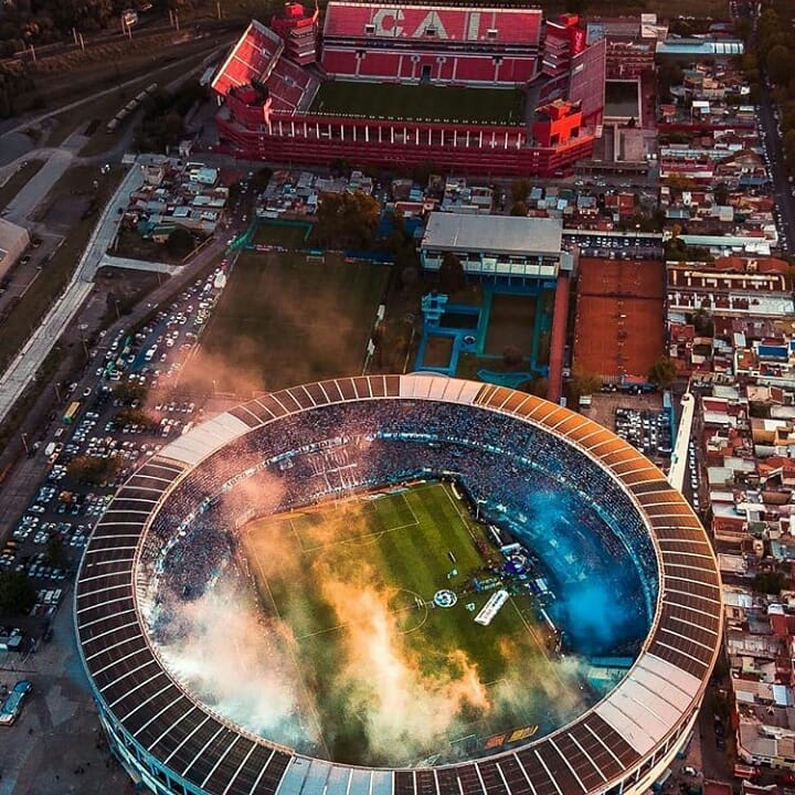 fubolmijo's tweet photo. Cuando el vecino hace fiesta pero no te invita 👀 https://t.co/ZczczqSJPc