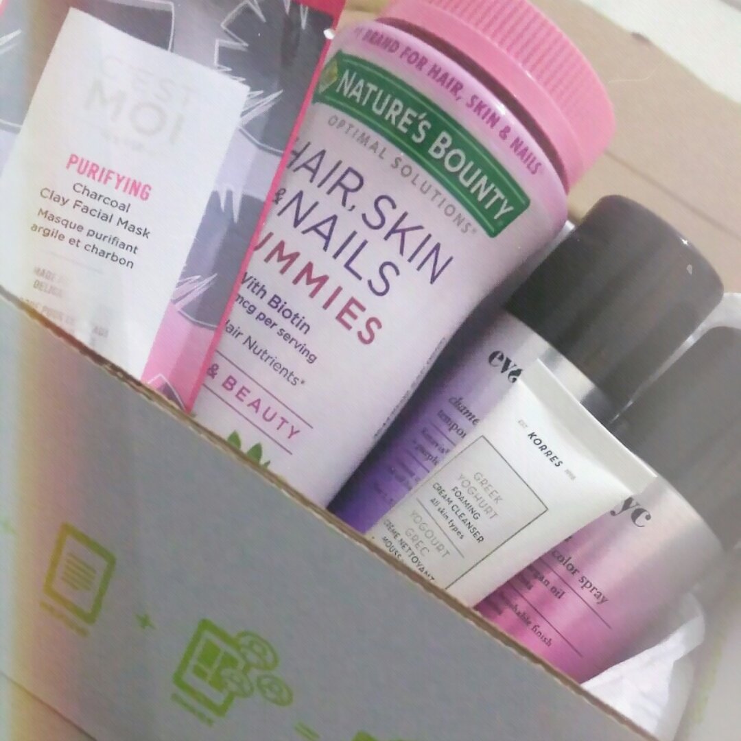 tephyrandom's tweet photo. Thanks @influenster i love my #BossBabeVoxbox ๐โจ @brand #CesarFaveFlavors #complimentary https://t.co/Y3rZT7I0C1