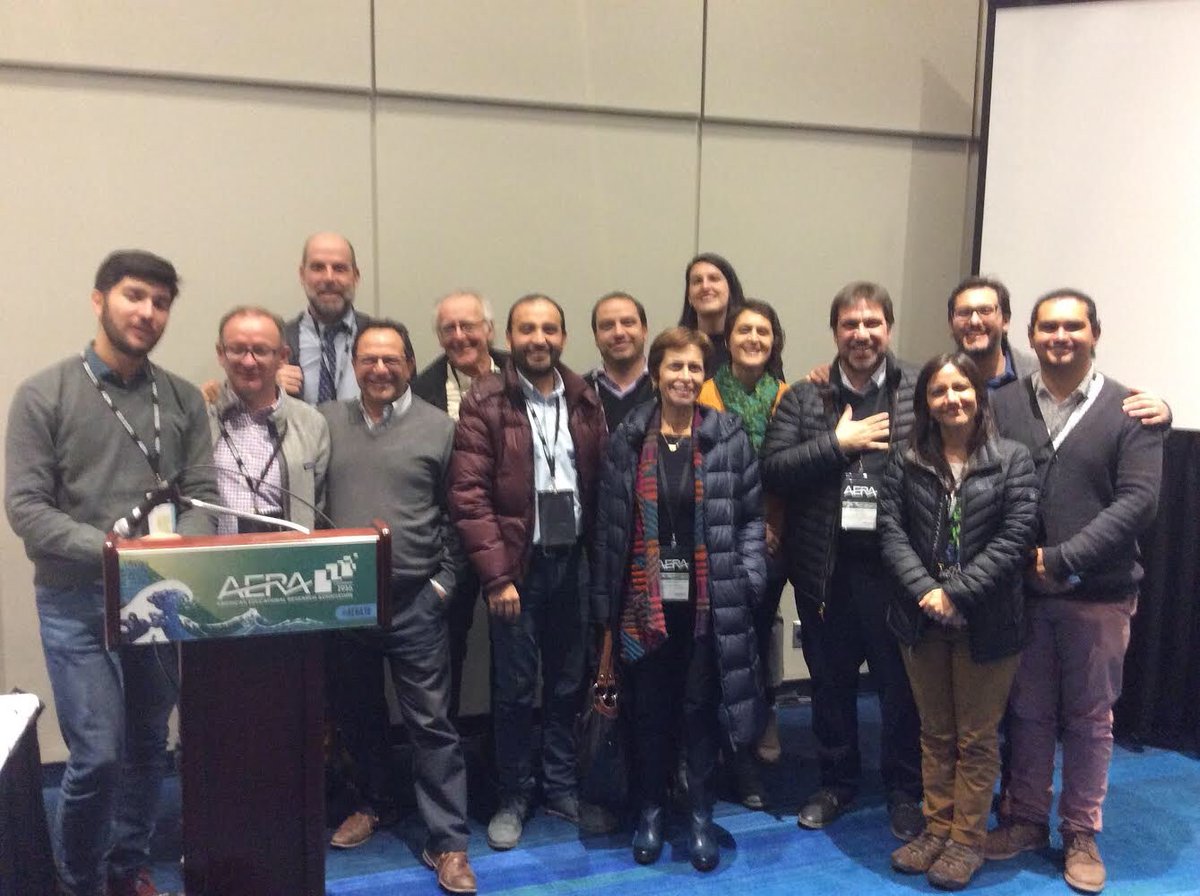 lideres_edu's tweet photo. [#LÍDERES en #AERA19] 😎 A continuación, compartimos con ustedes las fotografías de la presentación de nuestro equipo en @AERA_EdResearch 👏🏼 https://t.co/9Te7xGamdy
