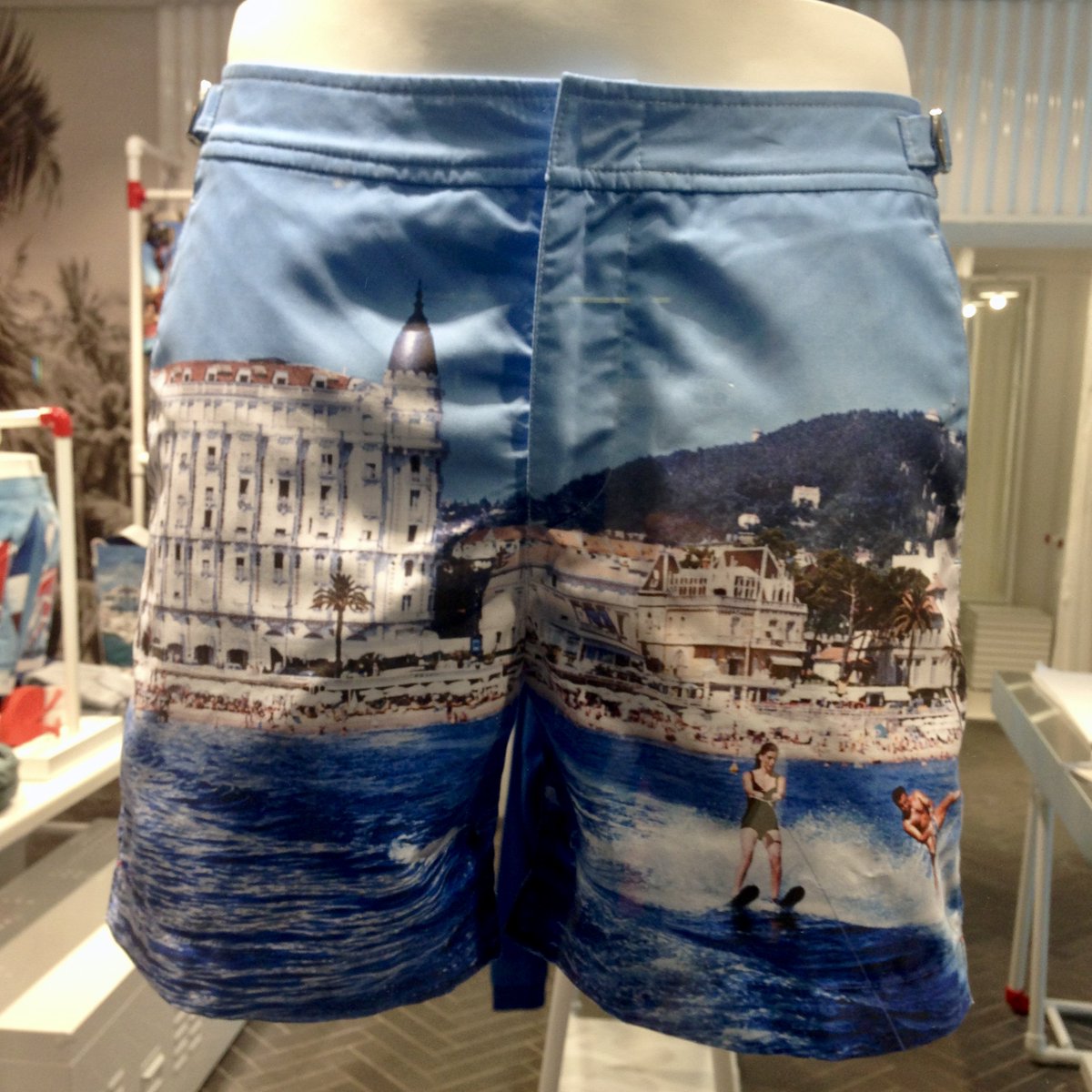 article indefini tweet media