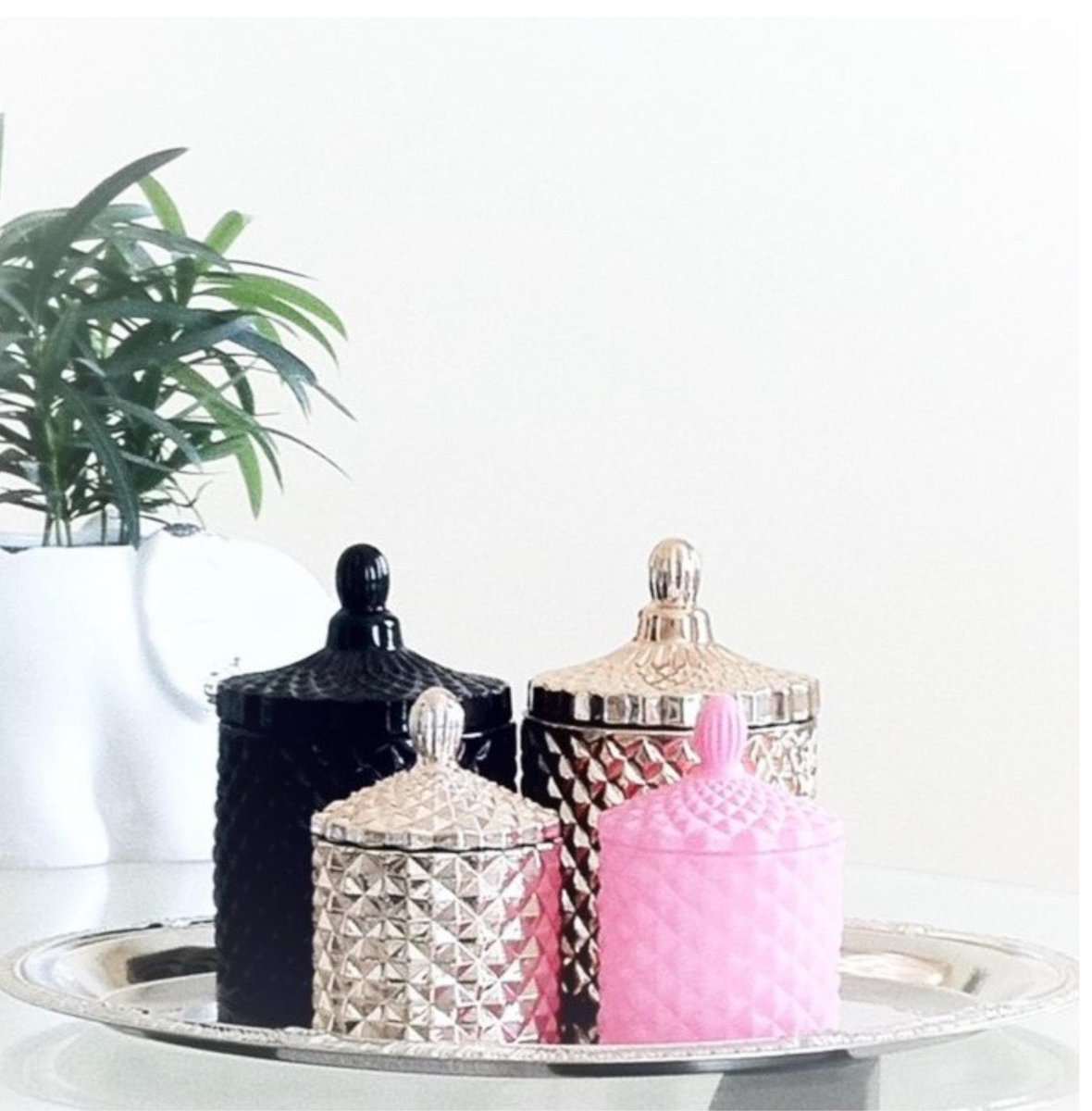 Luxe Soy Candle Collection: Luxe Noir, Luxe Rose Gold, Petite Luxe Blush Pink, Petite Luxe Rose Gold 💖 
Which one is your favourite? Right now everything ships FREE! ✨
#candles #luxury #rosegold #madeincanada