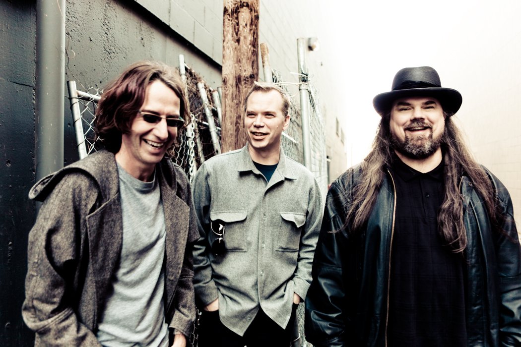 PearlJam's tweet photo. My dear friend Shawn passed quietly/peacefully in his sleep. Our deepest condolences and love to his family, close friends, and the thousands that were touched by his one-of-kind voice and his beautiful breaking heart ... I love you, Shawn Smith. - Stone

📷: Anna Knowlden https://t.co/ITkHcZYtYU