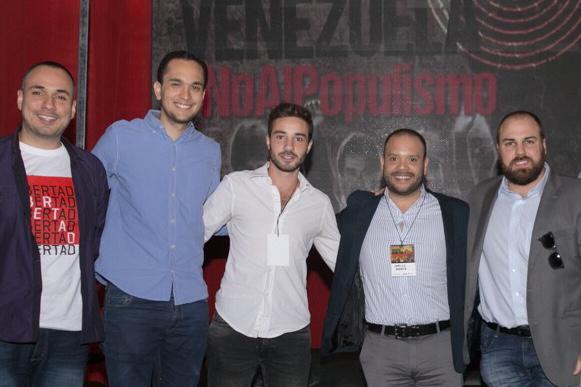 FFrenkelS's tweet photo. Fotos del evento #EfectoVenezuela, donde estuvimos intercambiando ideas sobre el Futuro de Venezuela y la region. La consigna es clara: #NoMasPopulismo. Gracias @GusRPSC por la invitación! @JuventudLAC @JuliiAltieri @Sinmordaza https://t.co/Cv6s3sTIDK