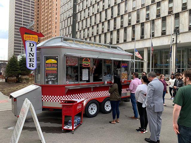 LifeofZay1's tweet photo. It’s food truck season again! #detroit https://t.co/Pz2NiHFBDt https://t.co/ks70mYeXe5