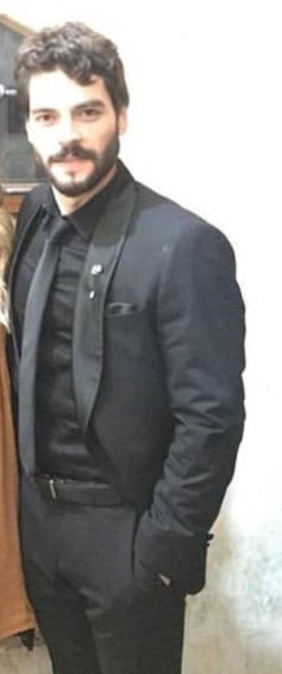 Saçlar geride as bayrakları fandom as as as😂😂😂 #hercai #ReyMir