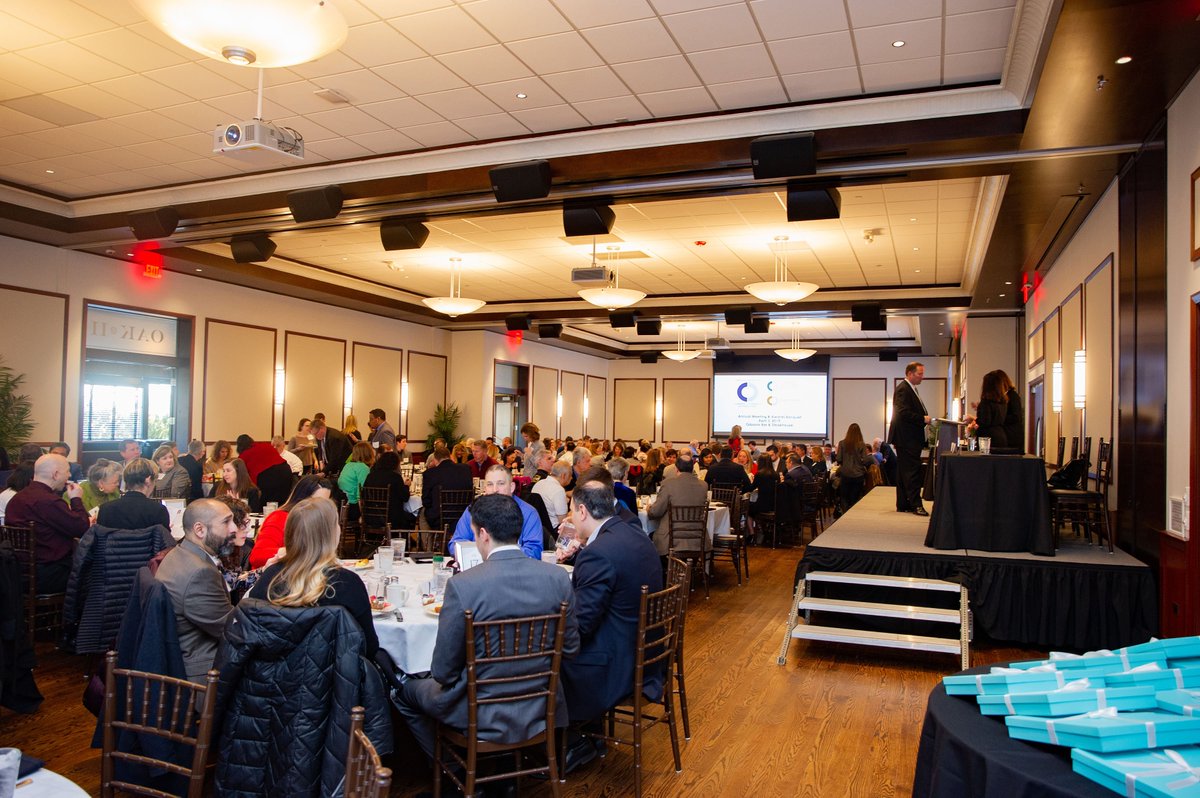 OakBrookChamber's tweet photo. @OakBrookChamber Annual Meeting/Awards was April 3 at @GibsonsSteak. 250+ participants enjoyed breakfast, celebrated award recipients &amp; heard an inspiring presentation by Roy Spencer President/Founder @permasealchi &amp; Advisory Board Member @ConsciousCap. @laurameyerphoto https://t.co/uDzPAteNSm