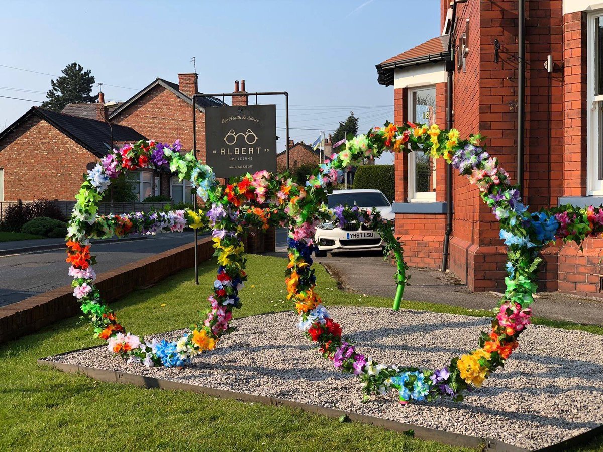 Cheshire_Claire's tweet photo. Love love LOVE @AlbertroadOptic summer update - it’s quite the summer spectacle 
👓 🌹🌷💐🌼🌻🌺🌸🌹🌷💐🌼🌻🌺 👓

Sunshine, peace &amp; love at Albert Road! ☀️✌️😍

#wilmslow #cheshire #opticians #local #sk9 https://t.co/OzLX3JL3u6