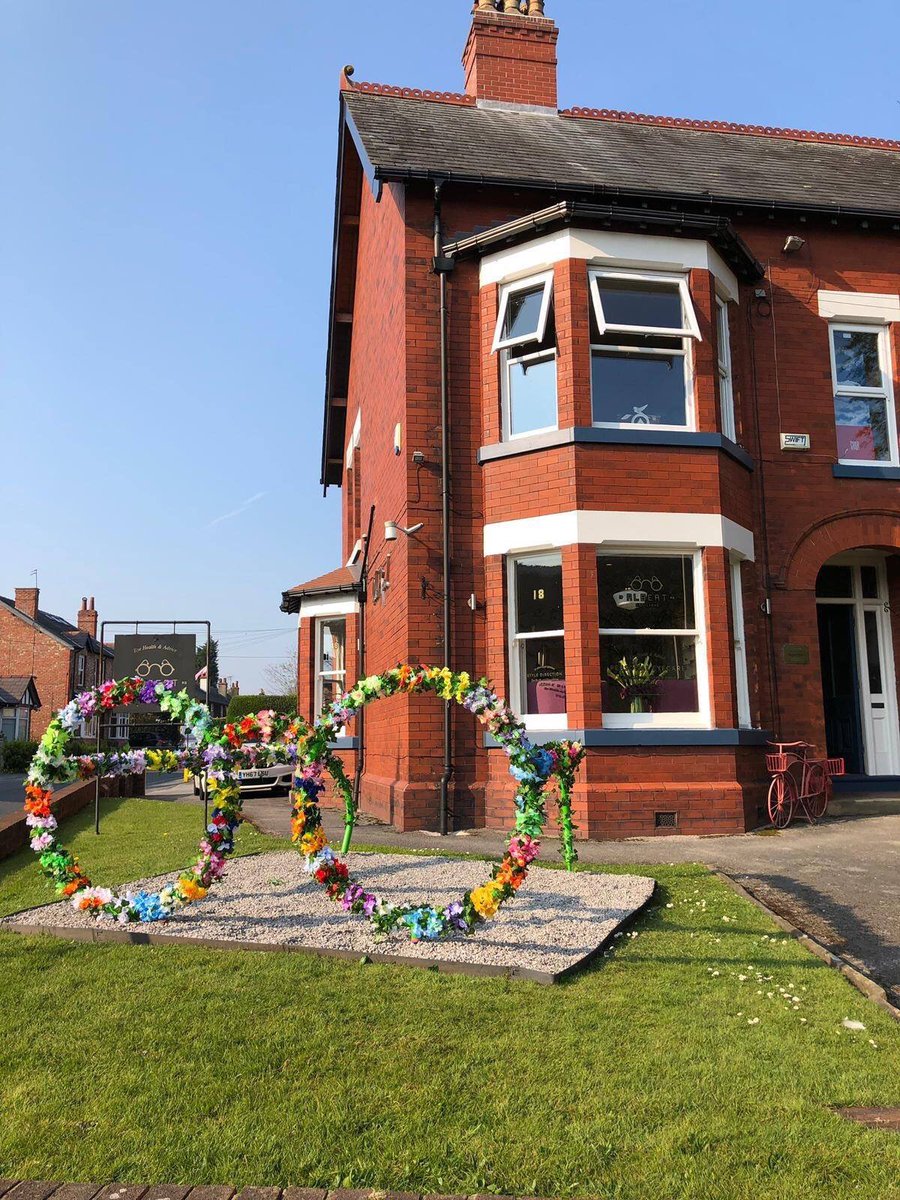 Cheshire_Claire's tweet photo. Love love LOVE @AlbertroadOptic summer update - it’s quite the summer spectacle 
👓 🌹🌷💐🌼🌻🌺🌸🌹🌷💐🌼🌻🌺 👓

Sunshine, peace &amp; love at Albert Road! ☀️✌️😍

#wilmslow #cheshire #opticians #local #sk9 https://t.co/OzLX3JL3u6