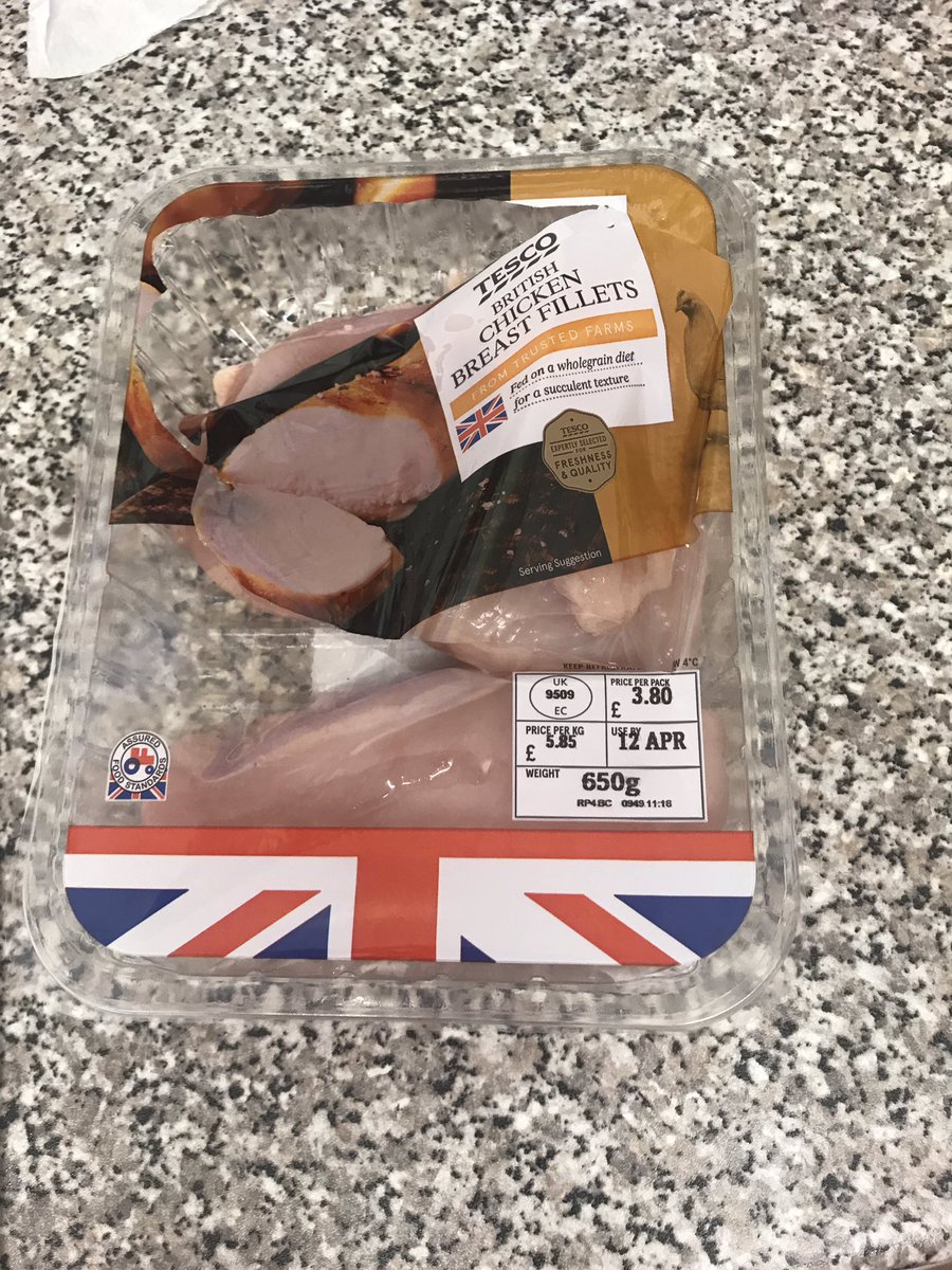 georgettekaray's tweet photo. @Tesco just opened this chicken that I purchased from leatherhead Tesco and it absolutely stinks 🤦🏽‍♀️ smells off, I don’t think the fridge is cold enough https://t.co/svpN6Xw8mS