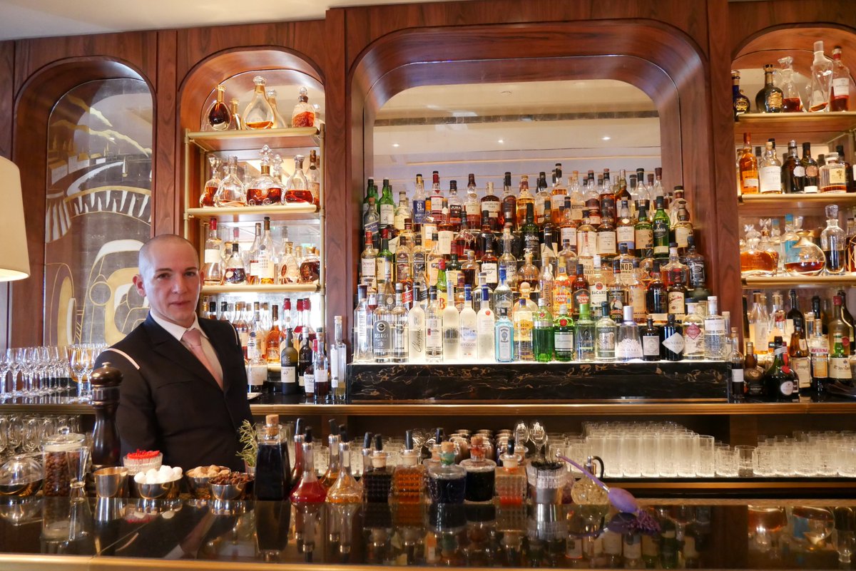 article indefini tweet media