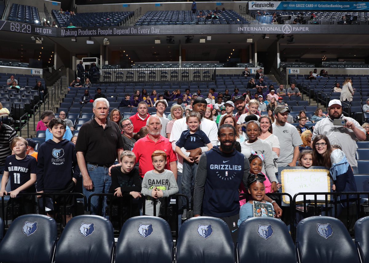 mconley11's tweet photo. @lildjj0 @OLIVEBRANCHELEM @MikeConley It was such an honor &amp; a blessing to meet one of my biggest fans &amp; their family this past weekend! These are the moments I do it for you! 🙌🏾 https://t.co/FHUDXTxSep