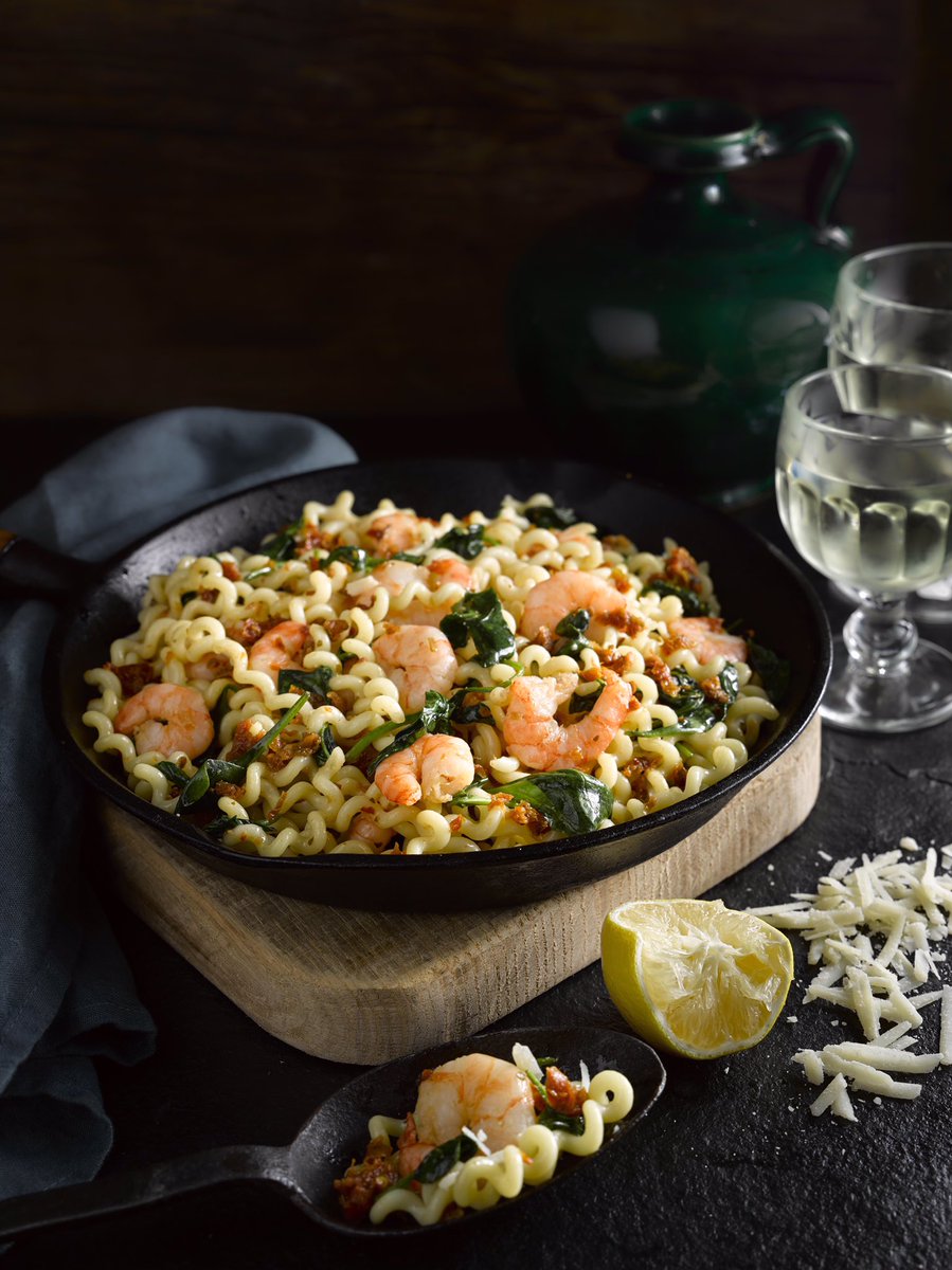 SimplyBetterDS's tweet image. For a delicious Monday night dinner that is quick and easy to prepare, follow this recipe for Sundried Tomato &amp;amp; Chilli Pasta with Prawns from our Brand Ambassador @nevenmaguire 
 
dunnesstores.com/sundried-tomat…