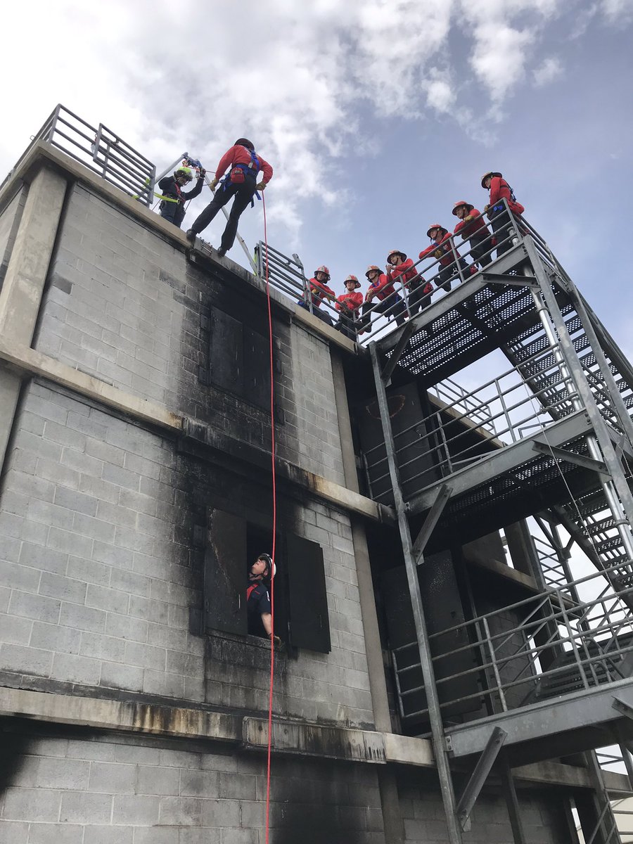 LCFR_DCTRAINING's tweet photo. LCFR Recruit Class 37 Recruits N. Smith &amp; Magallanes practice rapelling down the burn building as part of VDFP Rope Rescue class. @LoudounFire @Chief600KJ @VaFirePrograms @VAFireNews #RC37 #rapel @TheVaPFF @FirehouseNews @firenation @IAFC @fireengineering https://t.co/MlNP8POxtX