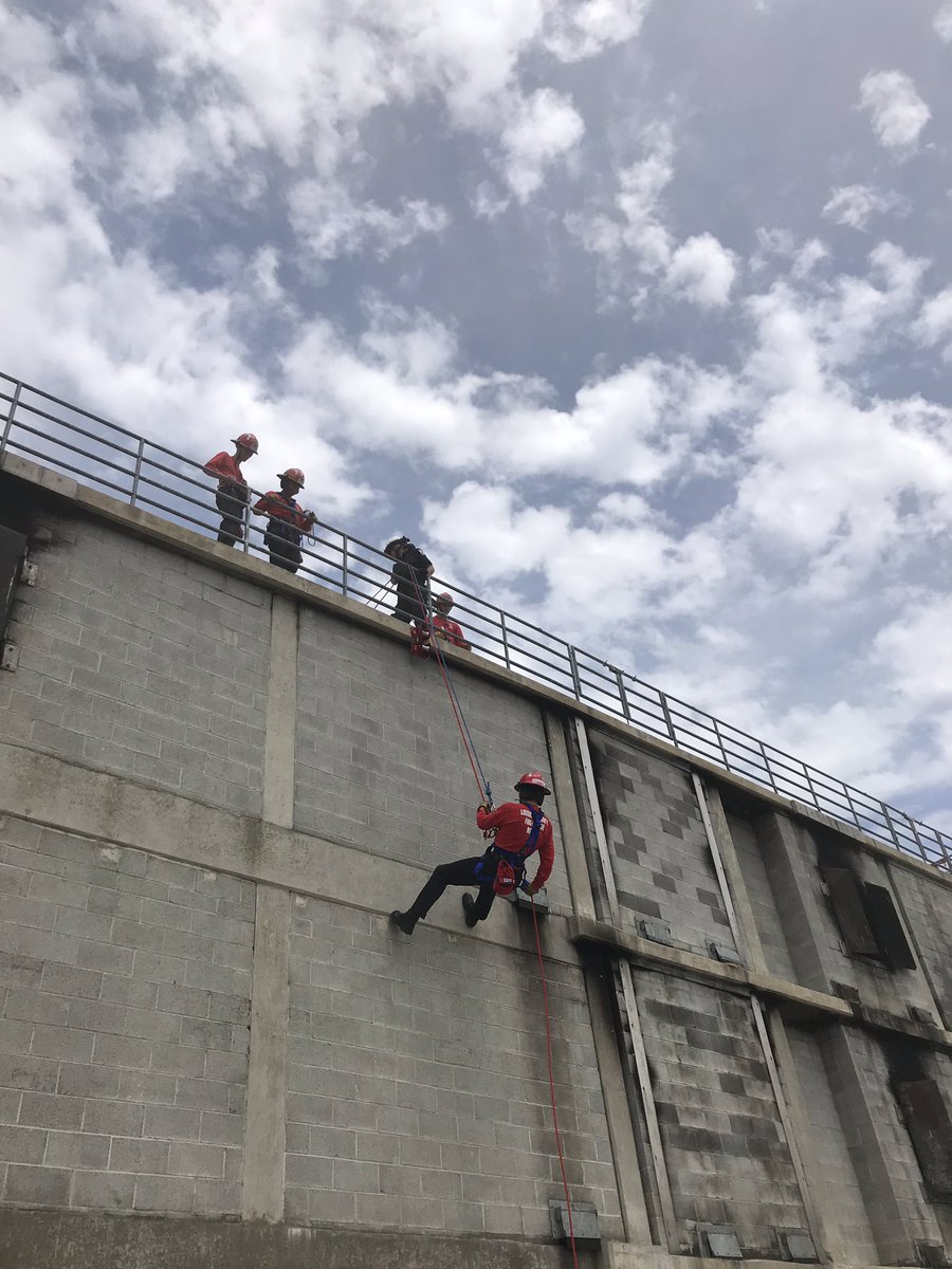 LCFR_DCTRAINING's tweet photo. LCFR Recruit Class 37 Recruits N. Smith &amp; Magallanes practice rapelling down the burn building as part of VDFP Rope Rescue class. @LoudounFire @Chief600KJ @VaFirePrograms @VAFireNews #RC37 #rapel @TheVaPFF @FirehouseNews @firenation @IAFC @fireengineering https://t.co/MlNP8POxtX