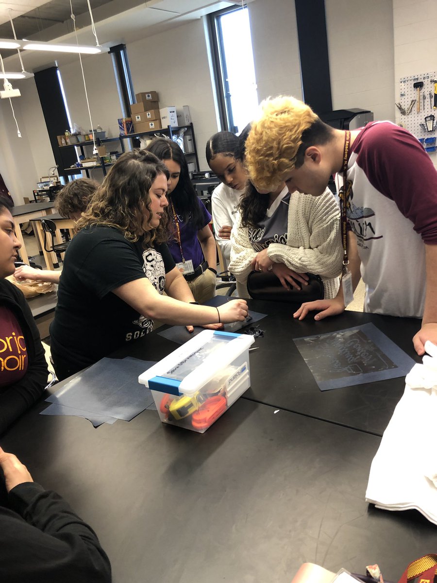 mswilkie24's tweet photo. The @SolorioWC is making shirts in the maker space with the vinyl cutter #betterlatethannever #stem #gofartogether #cpssuccess https://t.co/z0lQnLAn2c