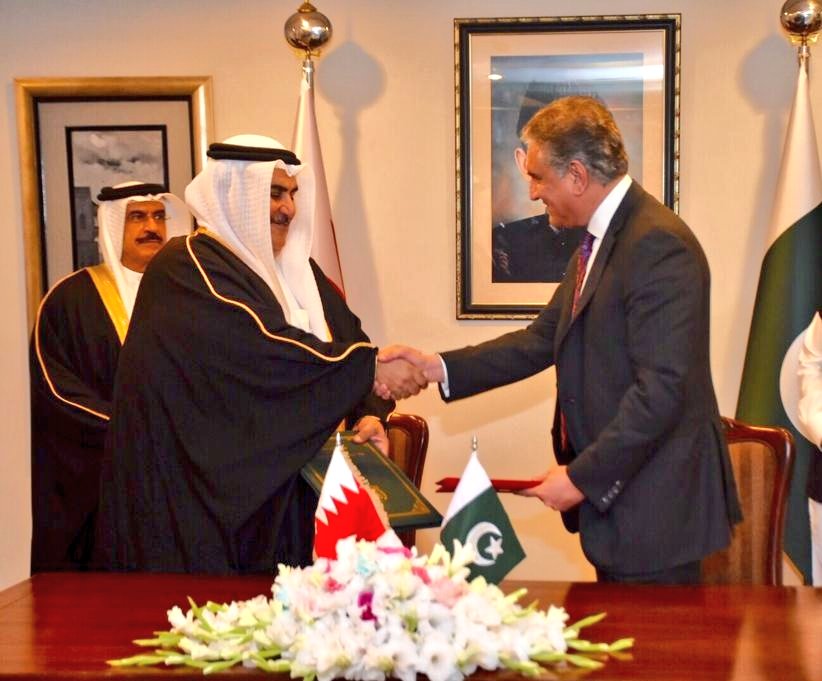 Sana_Jamal's tweet photo. Foreign Minister of Bahrain Khalid bin Ahmed bin Mohammed Al Khalifa @khalidalkhalifa held meeting with Pakistan FM Shah Mahmood Qureshi @SMQureshiPTI at MoFA today and signed MoUs on Avoidance of Double Taxation and Evasion of Tax.@ForeignOfficePk @bahdiplomatic
#PakBahrain 🇵🇰🇧🇭 https://t.co/sBdSz4XK55