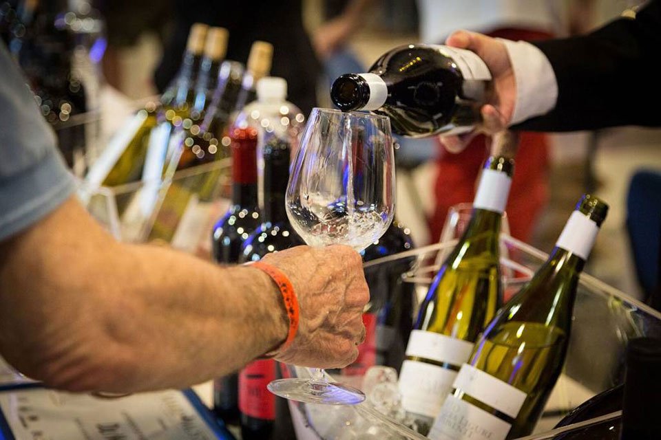 Bereilvino's tweet photo. A #SestriLevante torna #MareMosto – Le Vigne Sospese: La quinta edizione di #MareMosto – Le Vigne Sospese tornerà all’Ex Convento dell’Annunziata domenica 19 e lunedì 20 maggio 2019. La suggestiva location immersa nella cornice della Baia del Silenzio di… https://t.co/bthWi5yyaA https://t.co/mX01FqNbSR
