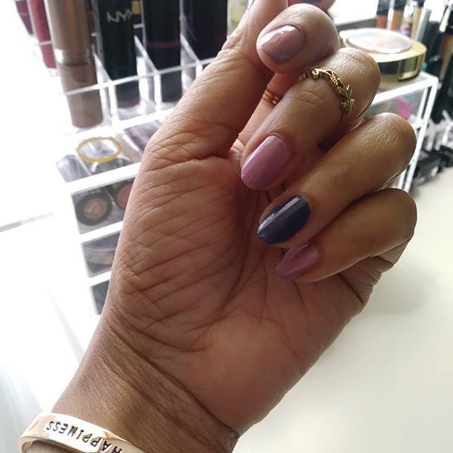 tracypalmer4151's tweet photo. New colors for Spring. Happy nails! 😊 https://t.co/odhEoflmu6