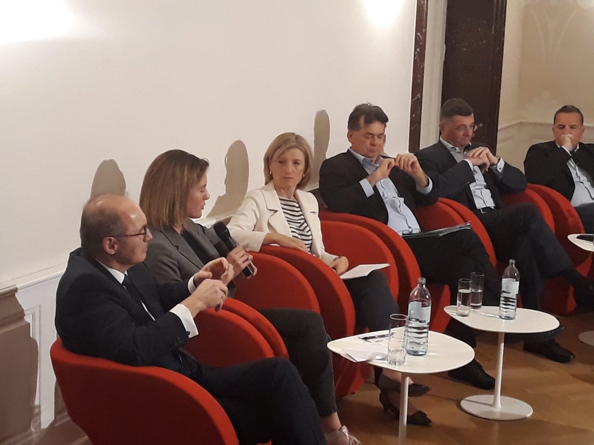 GerdLeser's tweet photo. Europäische Kandidaten im #SalonZ https://t.co/i9CVjP0H8v