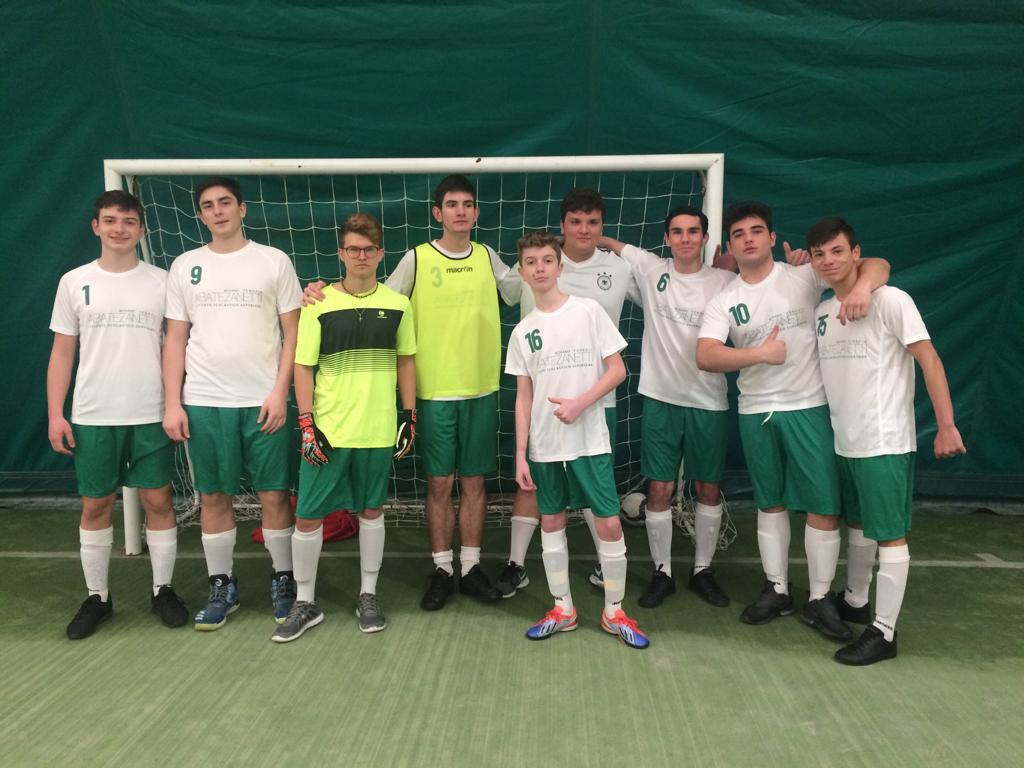 ISSAbateZanetti's tweet photo. Il torneo di calcetto dei Giochi Studenteschi 2019.

#FacciamoSquadra: è la lezione dello sport. Si gioca insieme, si vince insieme e si perde insieme. Per essere sempre più uniti e più forti. https://t.co/Udr9RTzyJt