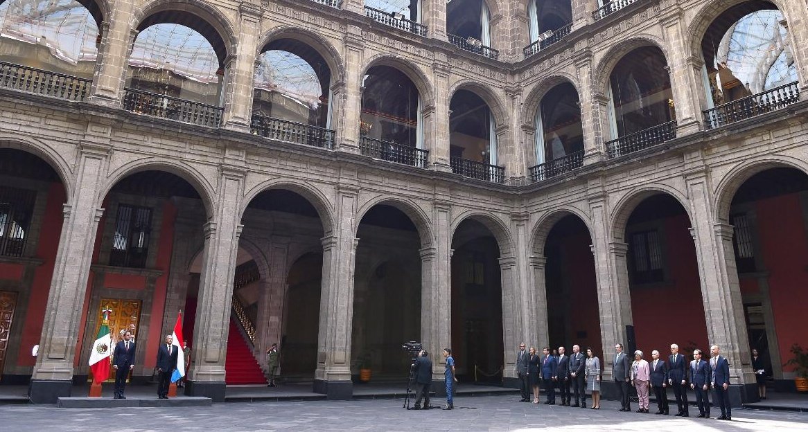 CIIEITZacatepec's tweet photo. INADEM_SE: RT GMarquezColin: Hoy acompañé al Presidente Andrés Manuel lopezobrador_  a la ceremonia con motivo de la visita oficial del primer ministro del Gran Ducado de Luxemburgo, Xavier Bettelm, en Palacio Nacional. 

#DiplomaciaMx 🇲🇽
#MéxicoYLuxembu… https://t.co/Yef3HFvtYW