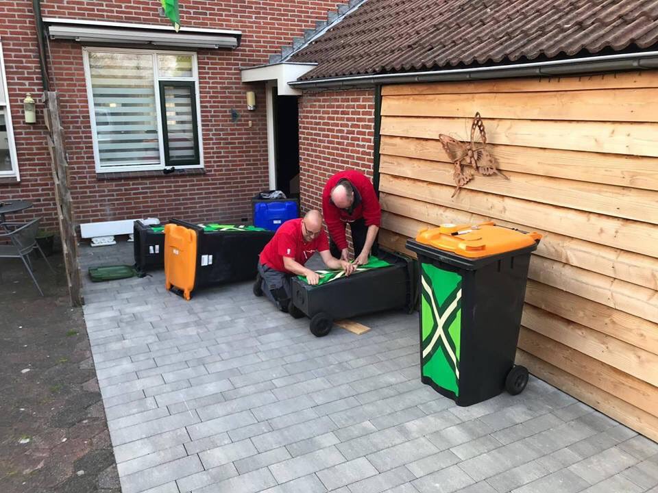 CoverArtPrints's tweet photo. Whow!!! Trots op de #Achterhoek Het gaat helemaal de goede kant op, super leuk om te zien! Meer vlaggen volgen spoedig in de CoverArt shop! https://t.co/8tOQ3HL4Tg #klikosticker #containersticker https://t.co/V61wfhSJ5C