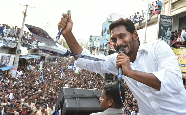WGodavariYSRCP's tweet photo. వైఎస్సార్‌సీపీ కొవ్వూరు ఎమ్మెల్యే అభ్యర్థిగా తానేటి వనిత, రాజమండ్రి ఎంపీ అభ్యర్థిగా మార్గాని భరత్‌ను ఆదరించి, ఫ్యాన్ గుర్తుకే ఓటు వ���సి.. అత్యధిక మెజార్టీతో గెలిపించాలి - వైఎస్‌ జగన్‌ https://t.co/gvc6I1R0YW