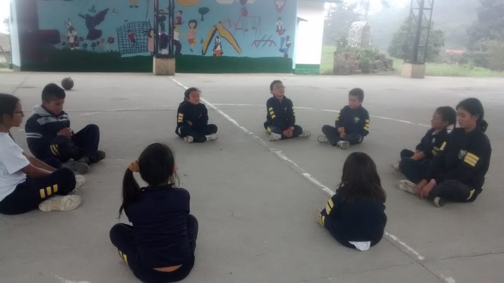 VanneBec's tweet photo. #PTAenTerritorio 
Sede Escuela Nueva Rural Bobadillas
Competencias Socioemocionales: 
Auto-regulación 
Auto-conciencia
Pedagogía del Loto: 🧘‍♀️ 🧘‍♂️ 
1. Respirar.
2. Pensar.
3. Actuar.
#PTACundinamarca
@PTA_Colombia 
@hbayonar
@MeryMor https://t.co/zjw3YJQL36