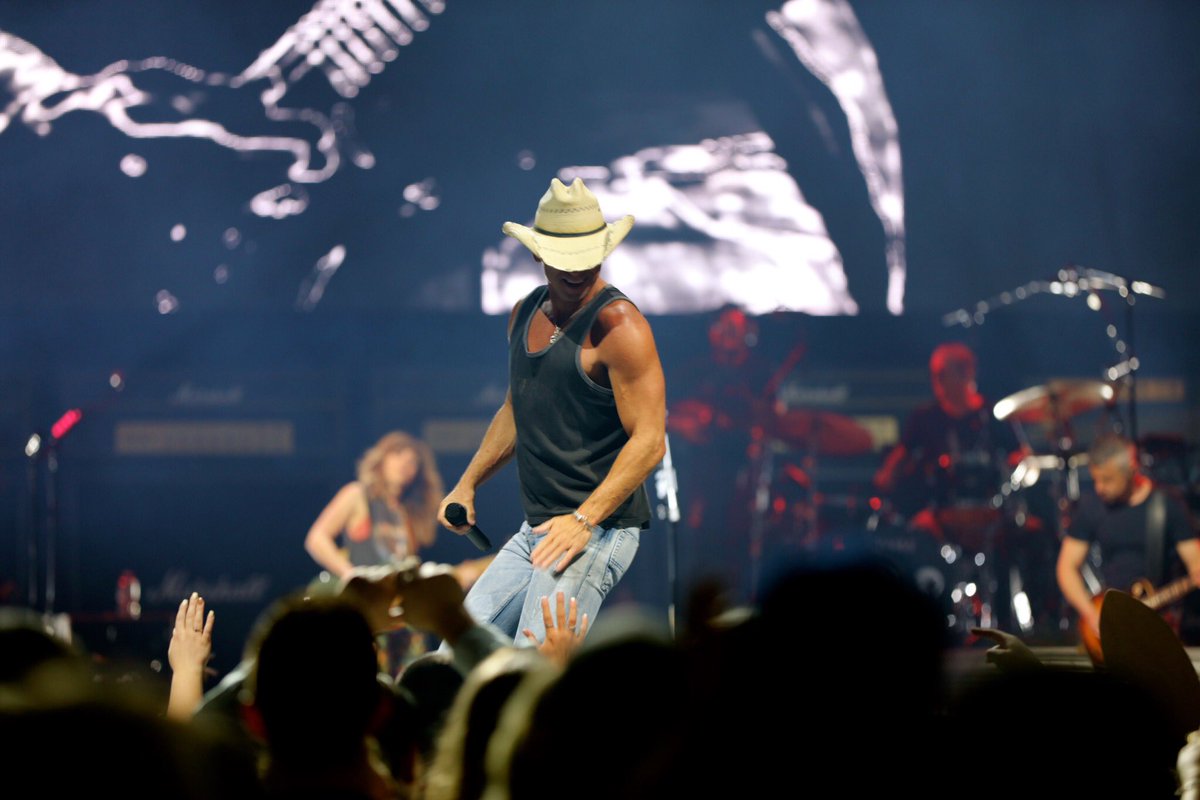 kennychesney tweet picture