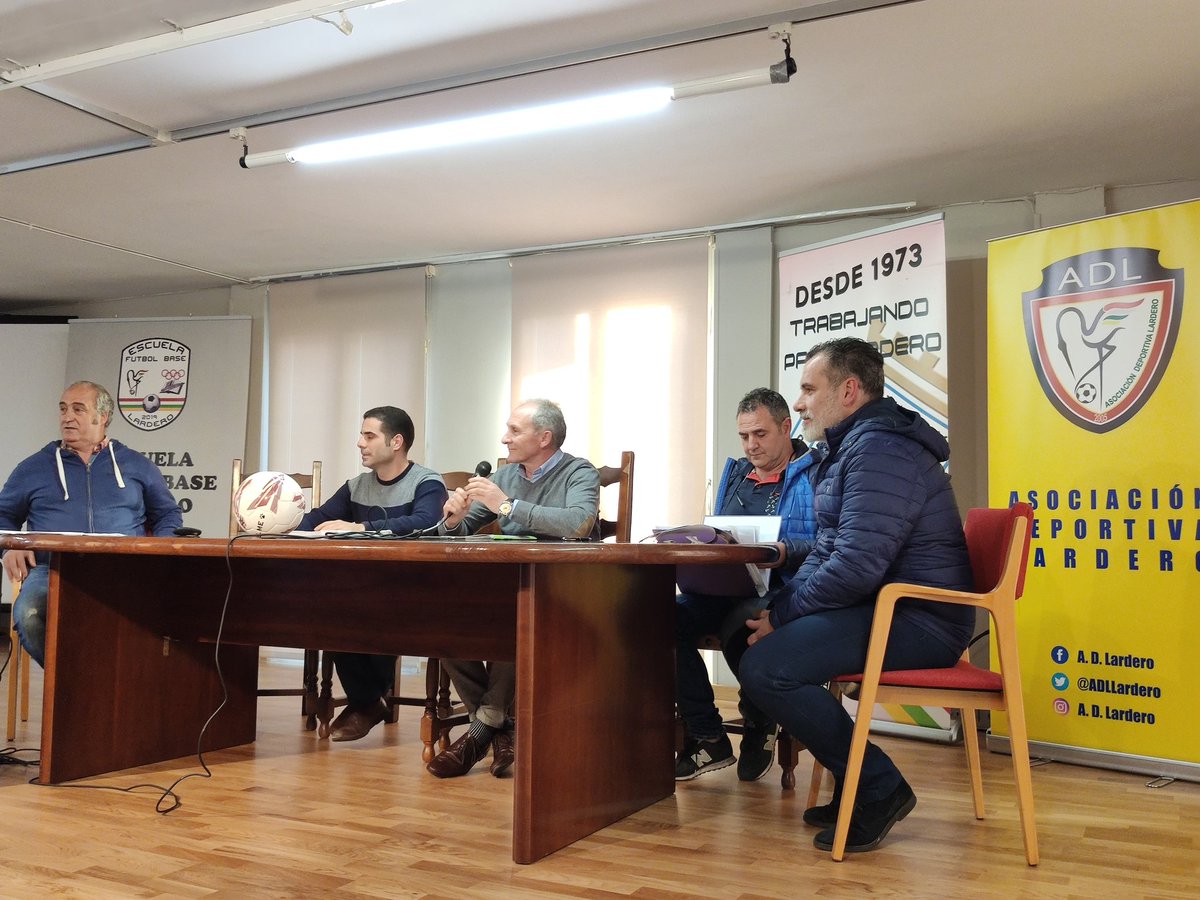 Todo listo para comenzar con la. Presentación de la creación de la. Nueva Escuela de Fútbol Base Lardero 
#lardero #sanma #adl