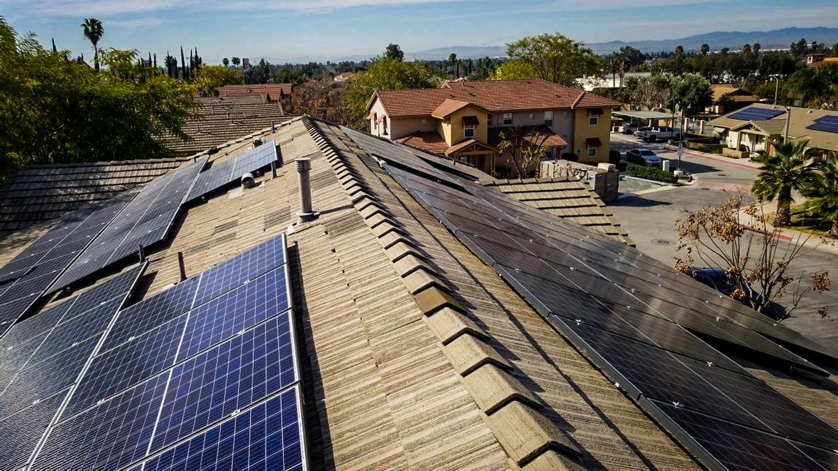 EnergyOmni's tweet photo. It’s all about the residents at Casitas del Valle. #CoachellaValleyHousingCoalition worked with Everyday Energy and Omni Energy to install a 100% resident-serving solar PV system at this Inland Empire community. https://t.co/wTjPORHwfI