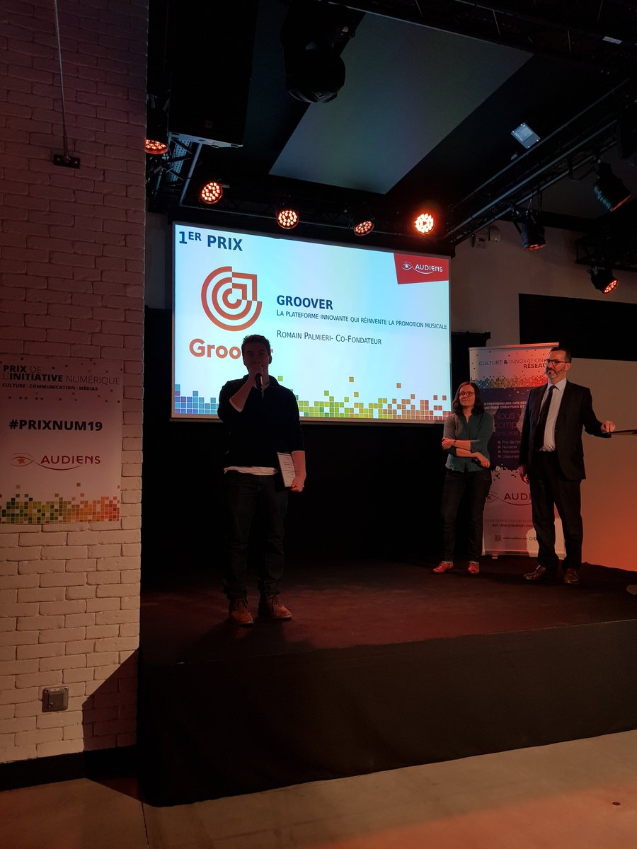 Odiiie's tweet photo. #PrixNum19 et le 1er prix est remis par @hanguittet co-fondatrice de @NoMadMusicNMM à @HeyGroover !!! https://t.co/gzfYtLvR2g