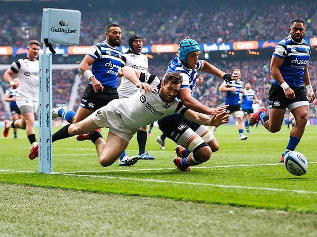 roganthomson's tweet photo. Close but no cigar for @lmorahan as @zach_mercer1 beats him to the ball at the Clash @bristolbearsrfc (📷 @jmp_uk)
.
.
#rugbyunion #sports #twickenham #theclash #hq #rugby #bristolbears #tryline #aussie https://t.co/ygqSTv410p https://t.co/ocq2hDViJ3