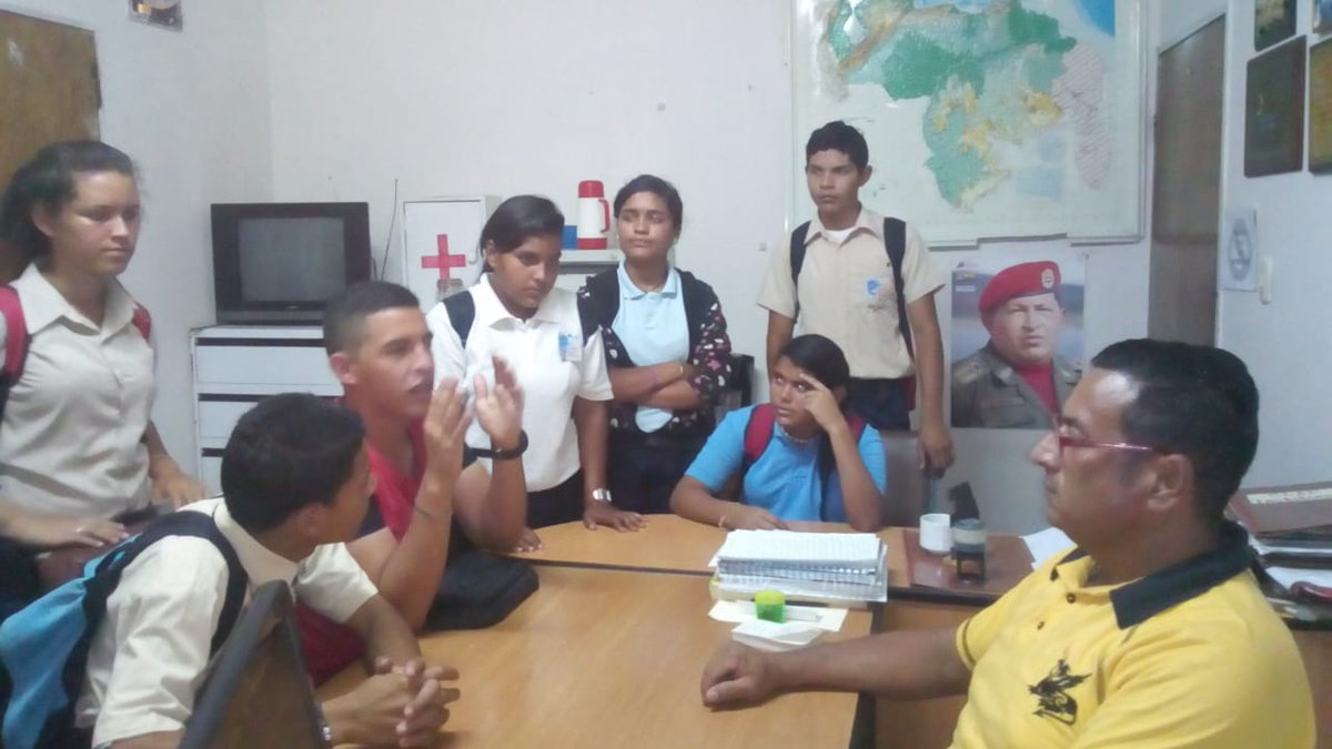 GreybelJ's tweet photo. Reforzando el liderazgo y Creando las brigadas ecosocialista en la E.T.I "Simon Bolivar " #MisionArbol#YosoyObe https://t.co/zt3h1icBYv