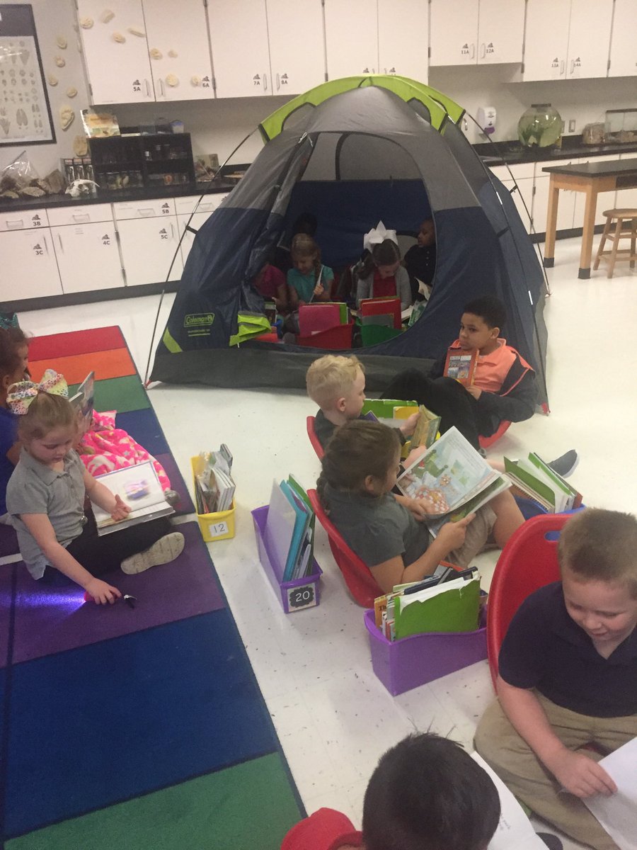 langfordsuzanne's tweet photo. Bad weather doesn’t hamper our love for reading at Camp Read A Lot! #DunbarTigerPride https://t.co/4F7yHKlSMc