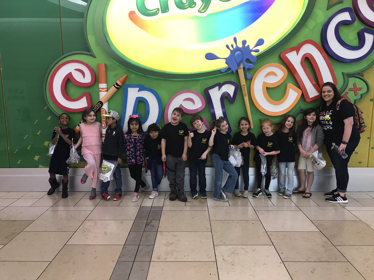 KaylaMascorro's tweet photo. We had a colorful time at the @Crayola experience!! #theincrediblefirsties @WinonaTXElem @jccaldwell72 https://t.co/oO0LrFDV3x