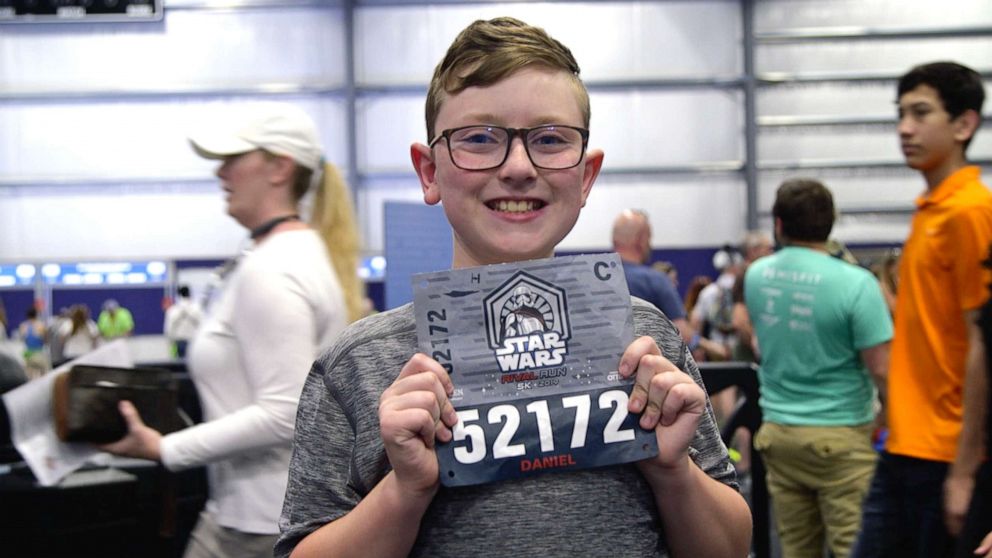 GMA's tweet photo. This 11-year-old amputee running the @runDisney Star Wars Rival Run 5K is the inspiration we all need. https://t.co/pC5KwZ6Rtr https://t.co/erBEajaErx