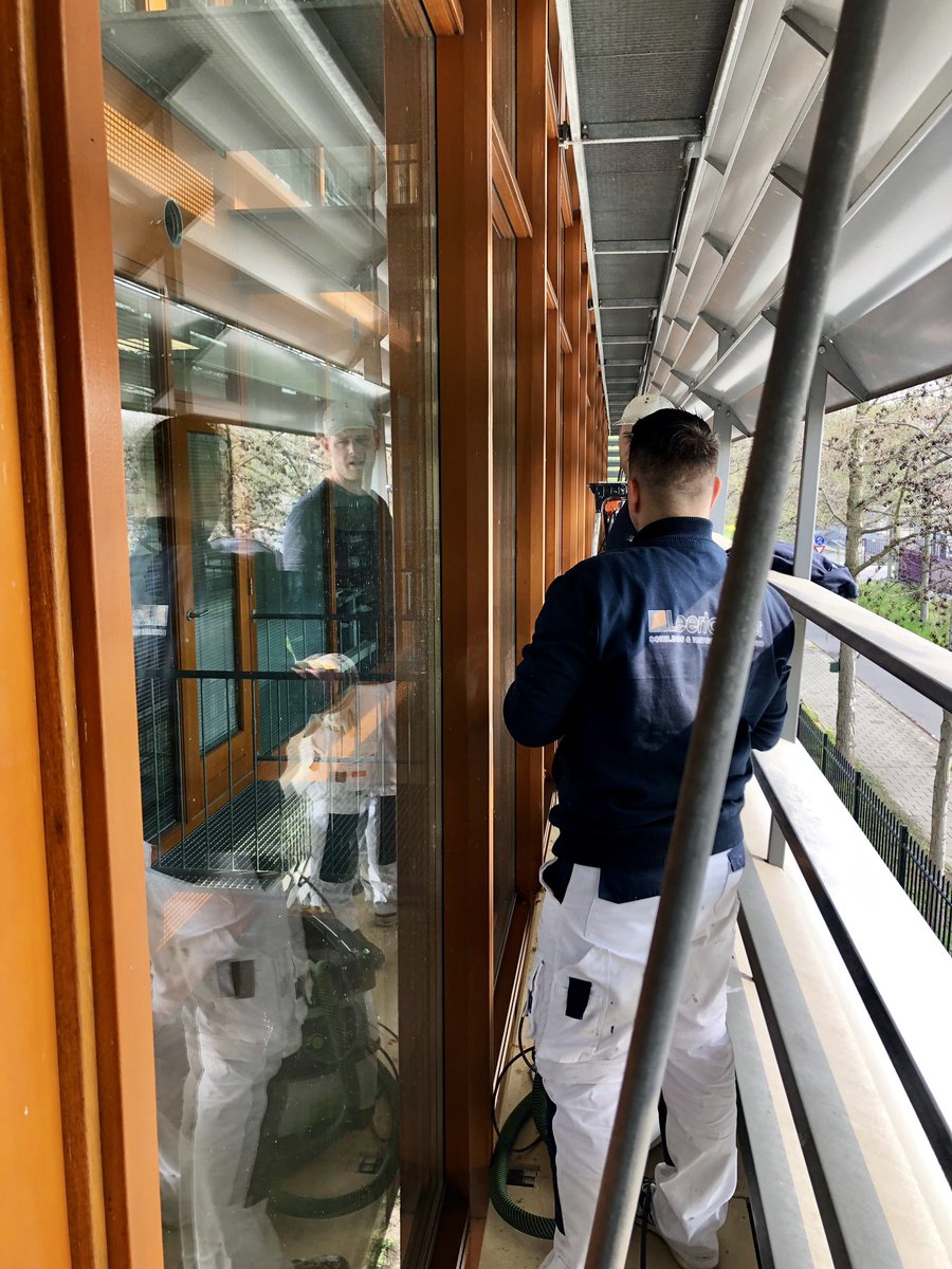 Vandaag start volledig buitenwerk aan het hoofdkantoor van Vidomes, Kleveringweg te Delft.
Al het blanke houtwerk wijzigd naar een <a href="/SigmaNL/">Sigma Coatings</a> Allure Satin systeem.